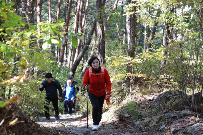 무주군의회 적상산 등반 자연정화활동