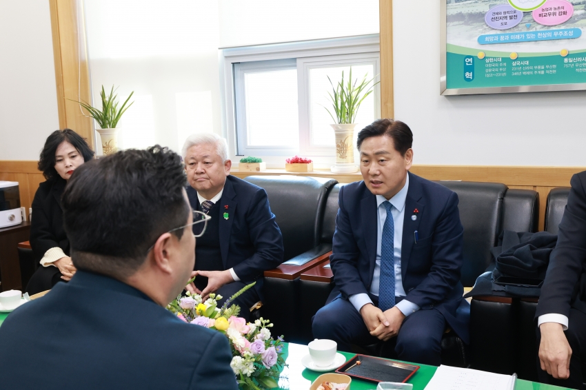 김관영 전북특별자치도 지사 무주군의회 방문